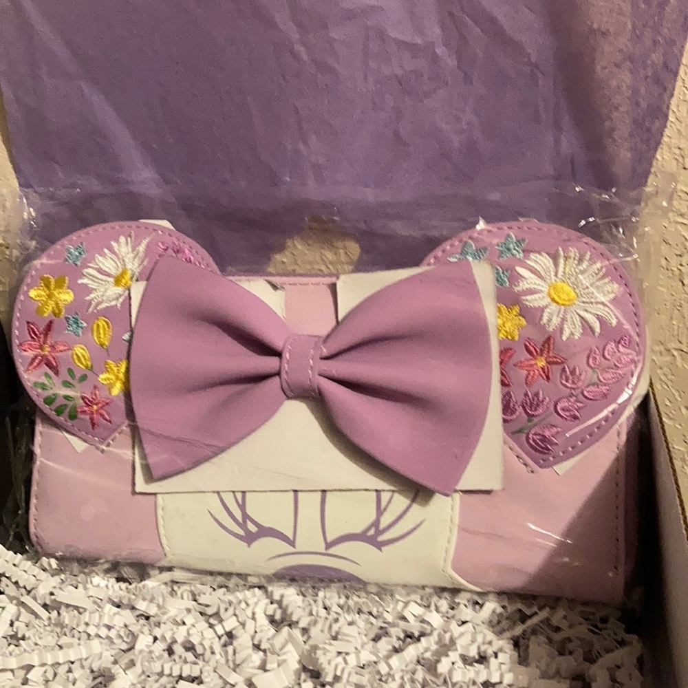 Loungefly Minnie Mouse Floral zip around Wallet